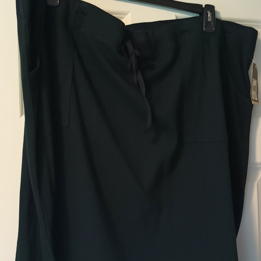 NWT Women's 28/30 Skirt